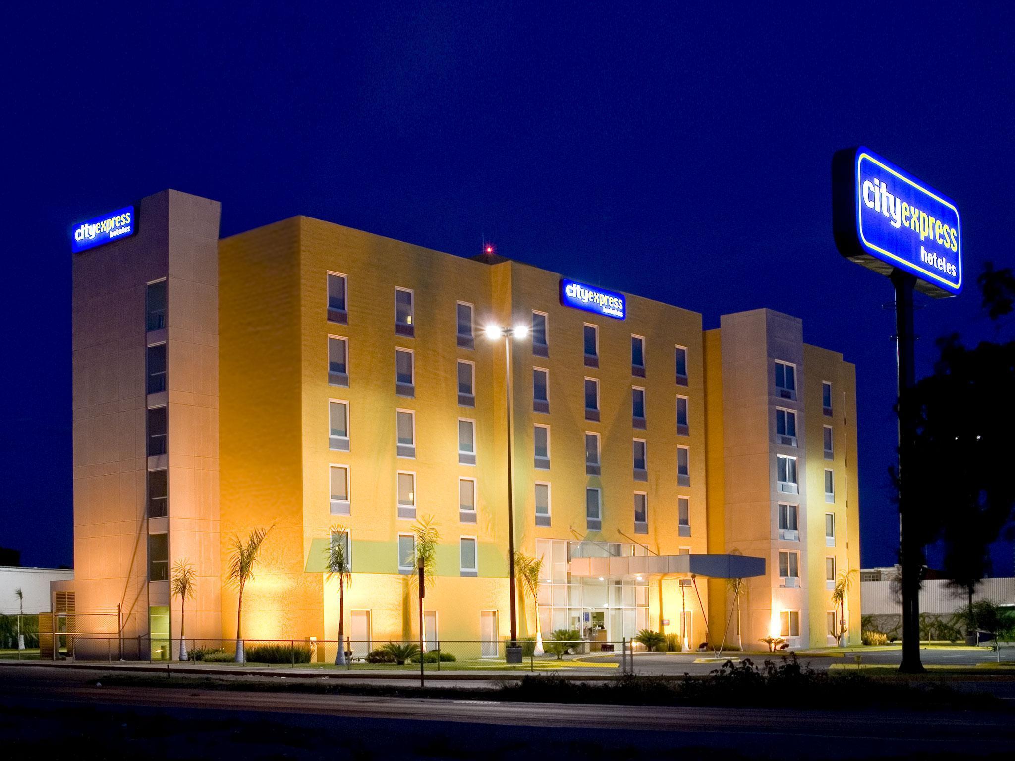 City Express By Marriott Celaya Parque Exteriér fotografie