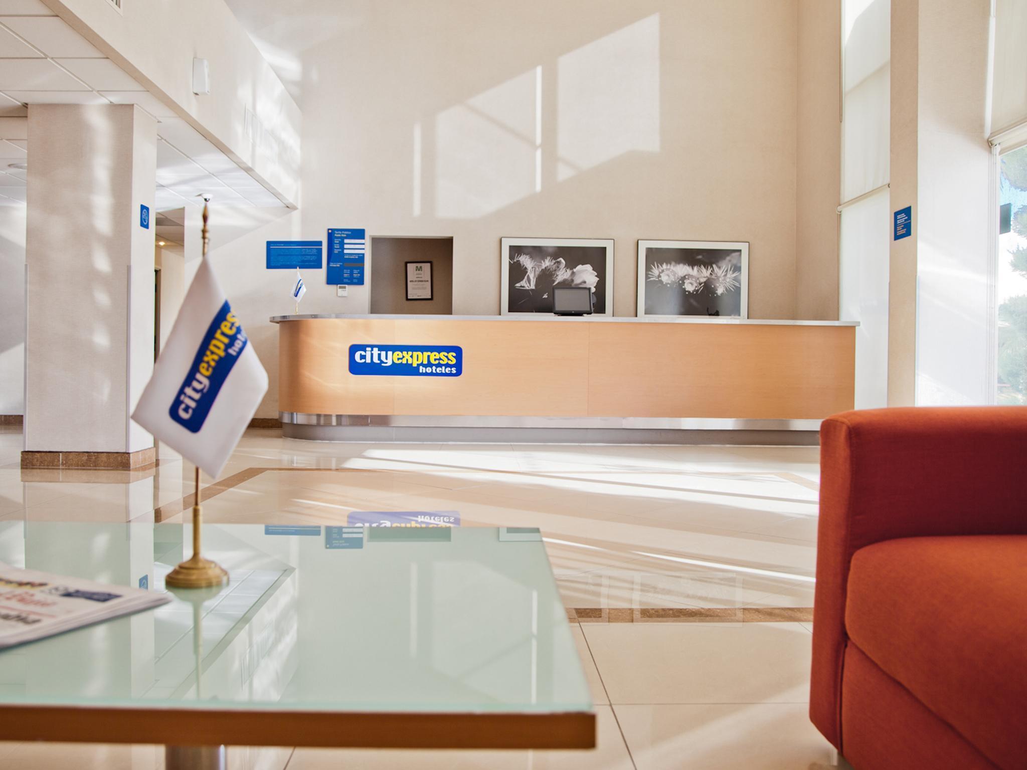 City Express By Marriott Celaya Parque Exteriér fotografie
