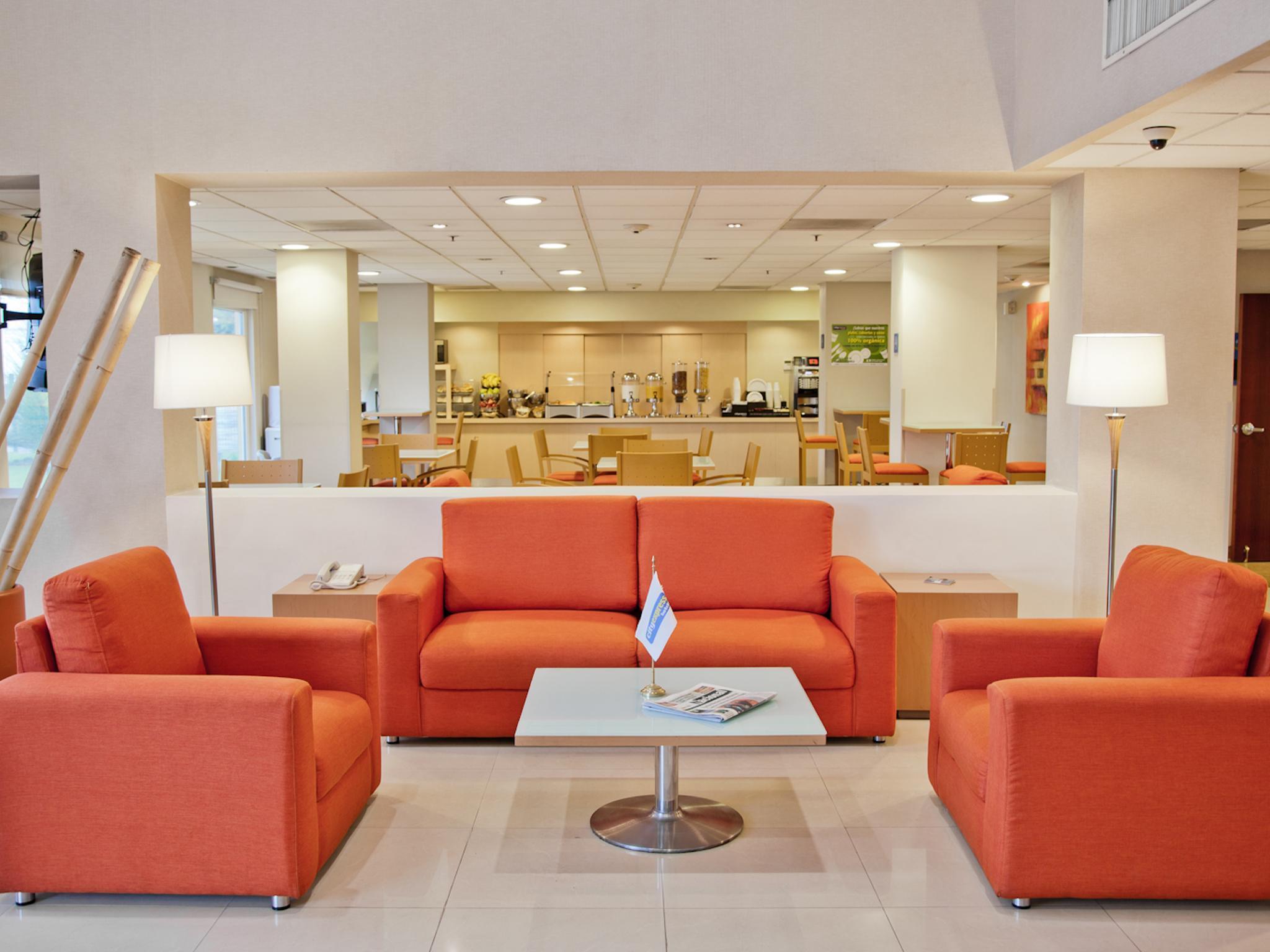 City Express By Marriott Celaya Parque Exteriér fotografie