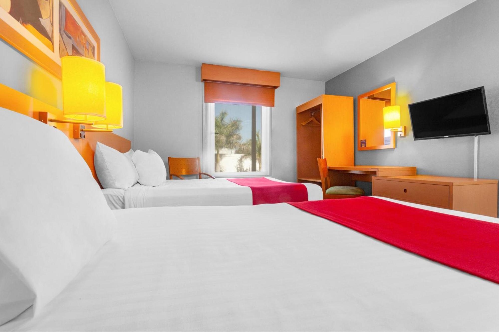 City Express By Marriott Celaya Parque Exteriér fotografie