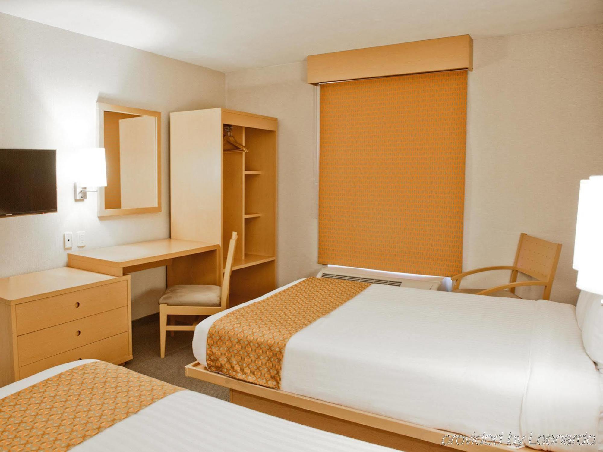 City Express By Marriott Celaya Parque Exteriér fotografie