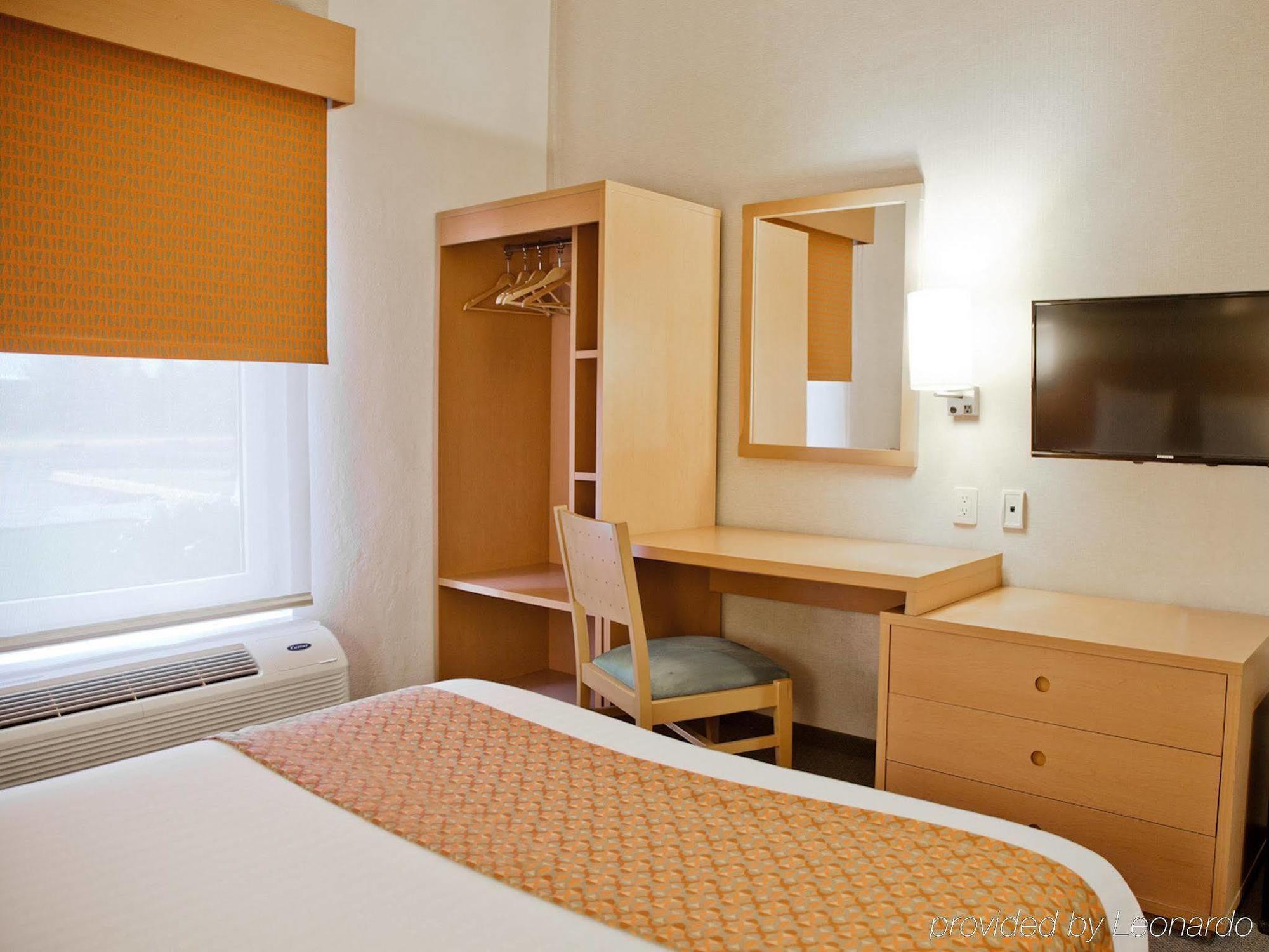 City Express By Marriott Celaya Parque Exteriér fotografie