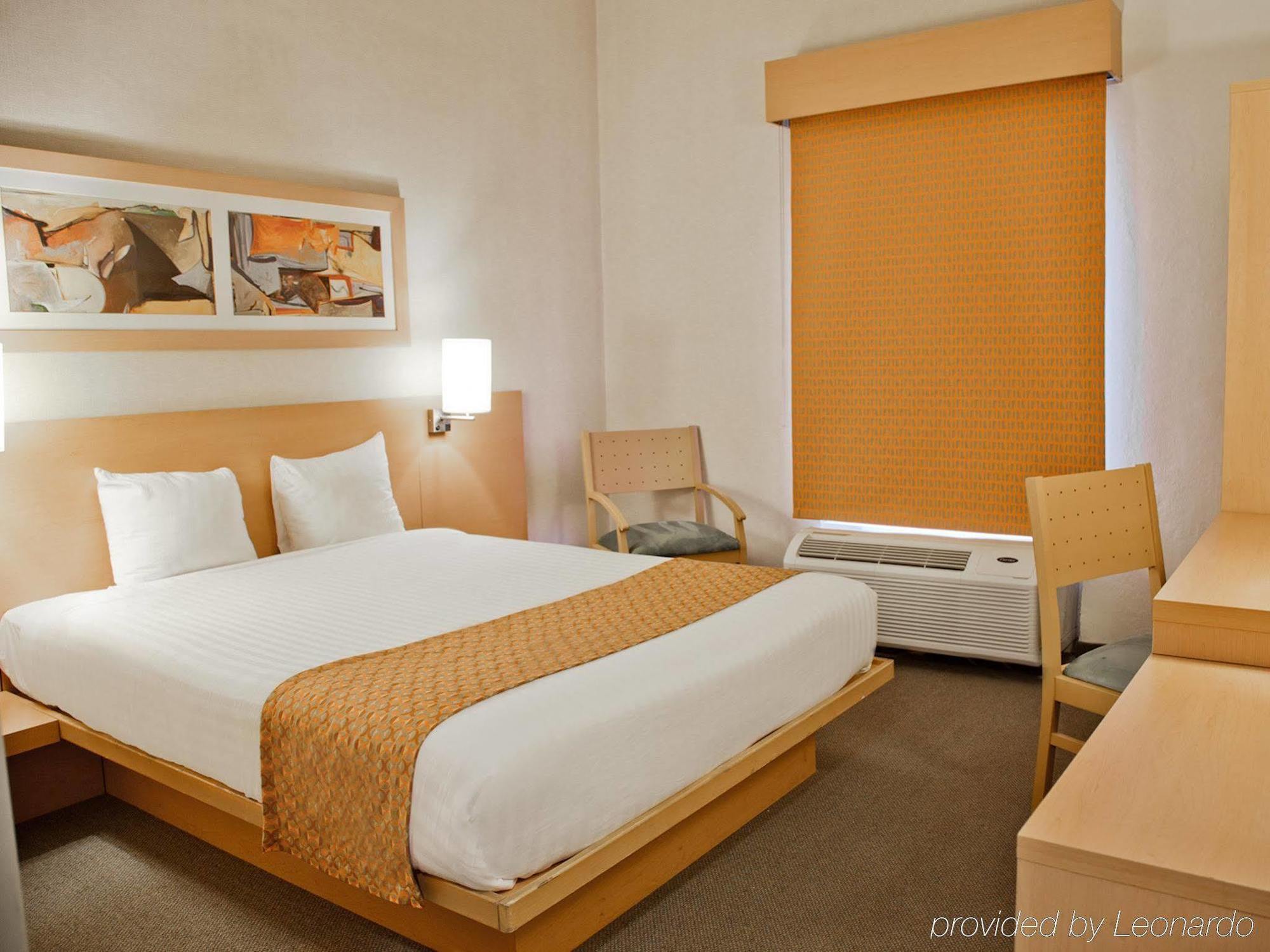 City Express By Marriott Celaya Parque Exteriér fotografie